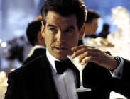 Pierce Brosnan le dio nueva vida al personaje dando un nuevo giro a la franquicia. Inclusó lo interpretó en juegos de video